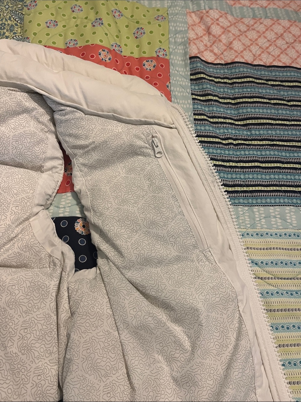 Under Armour Women’s White Quilted Puffer Vest - Picture 4 of 9